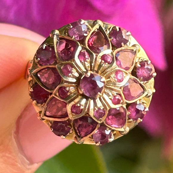 Sold- 18k Yellow Gold Natural Pink Sapphires Ladies Ring - Picture 12 of 17